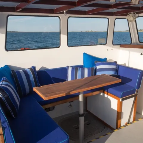 inside of plan sea boat